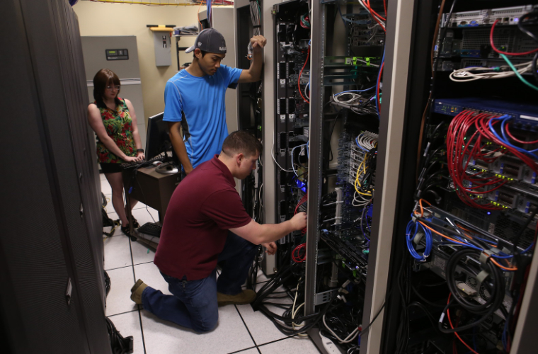 UL Lafayette students work in computer room 