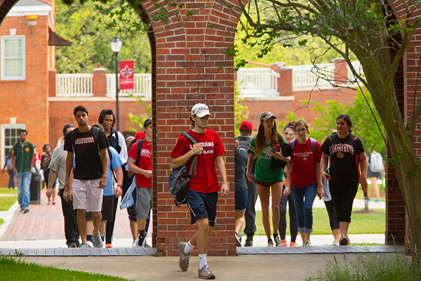 UL Lafayette students cross the archways covering the UL Walk of Honor
