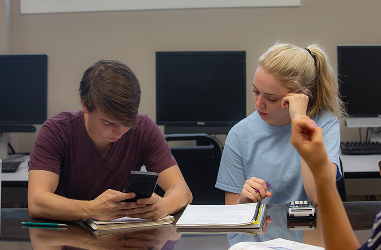 UL Lafayette students studying in the Learning Center's STEP computer lab.