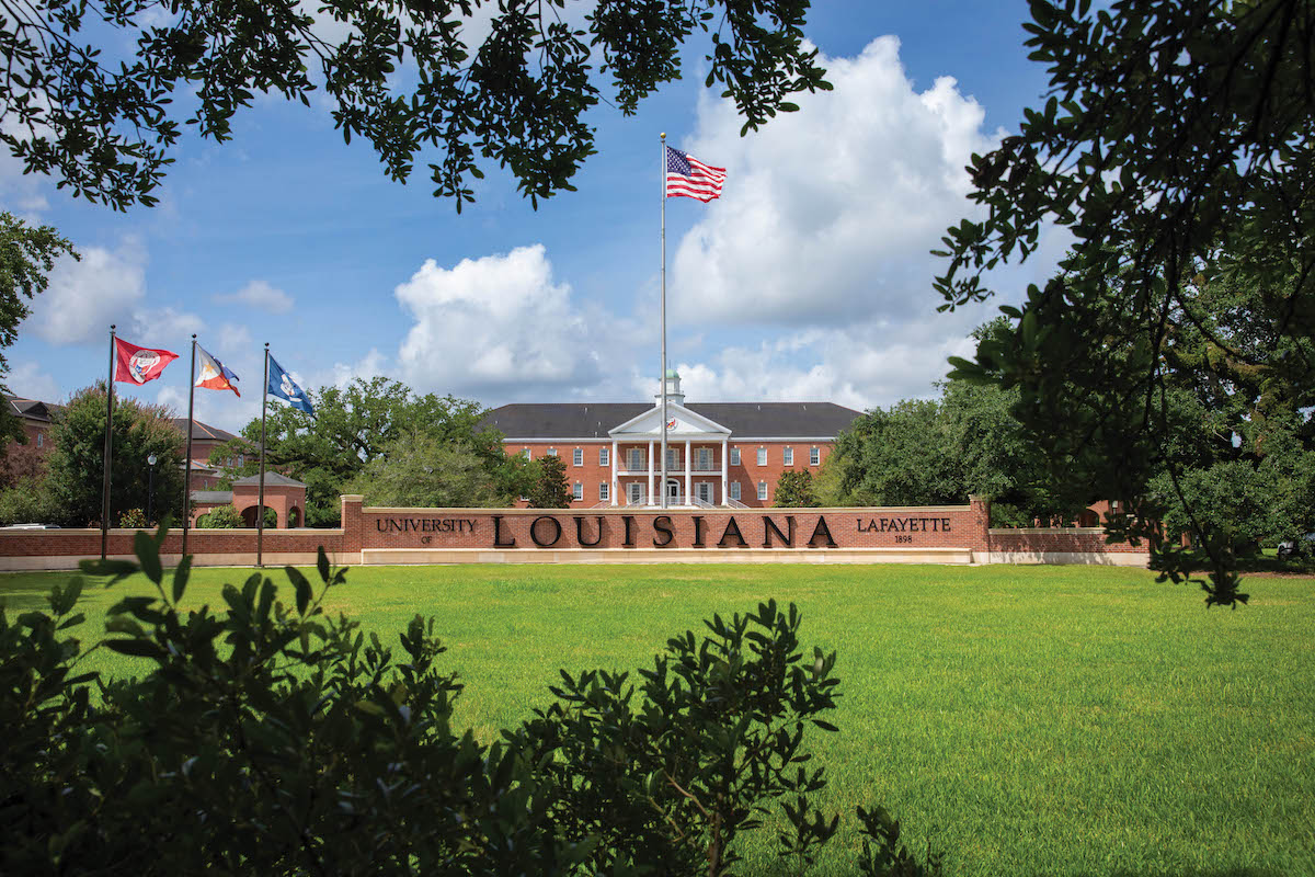 An exterior image of Martin Hall and the entrance of the University of Louisiana at Lafayette