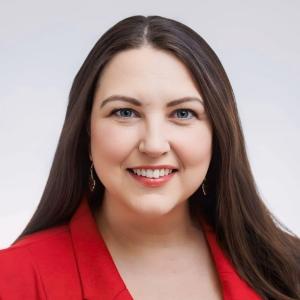 Headshot of Laura Curtis